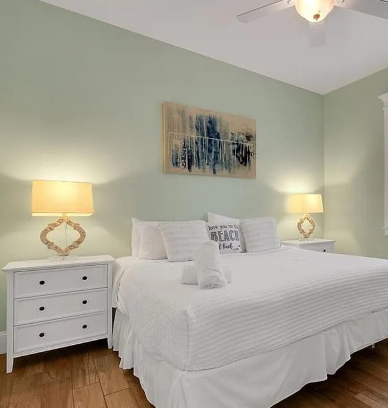 Holmes Beach Haven | Resort-Style Pool and Spa - Holmes Beach, Florida
