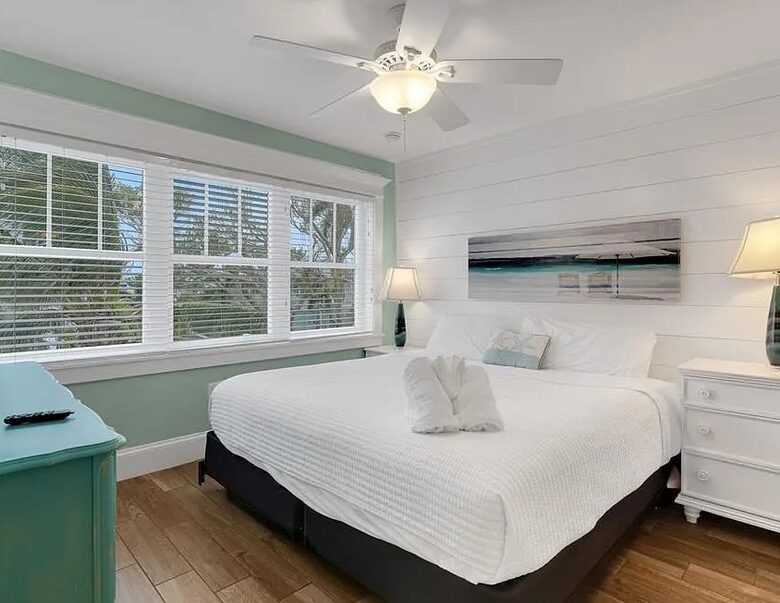 Holmes Beach Haven | Resort-Style Pool and Spa - Holmes Beach, Florida
