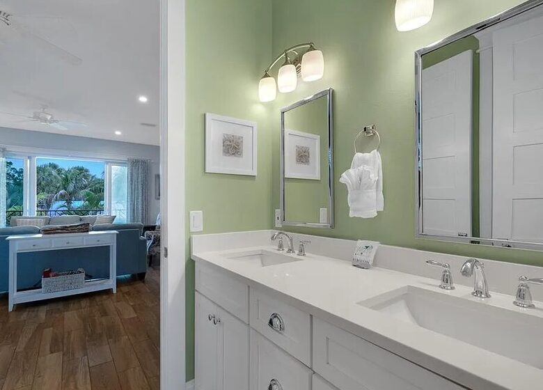 Holmes Beach Haven | Resort-Style Pool and Spa - Holmes Beach, Florida