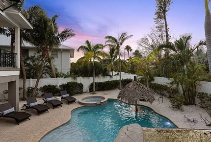 Holmes Beach Haven | Resort-Style Pool and Spa - Holmes Beach, Florida