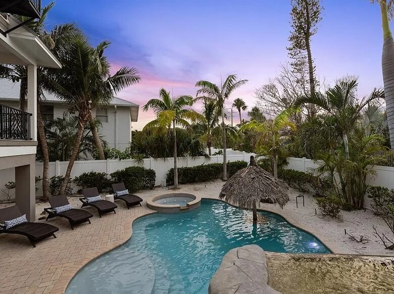 Holmes Beach Haven | Resort-Style Pool and Spa - Holmes Beach, Florida