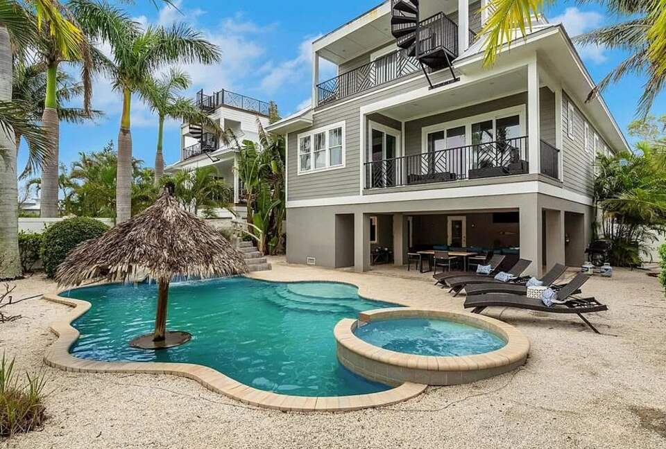 Holmes Beach Haven | Resort-Style Pool and Spa - Holmes Beach, Florida