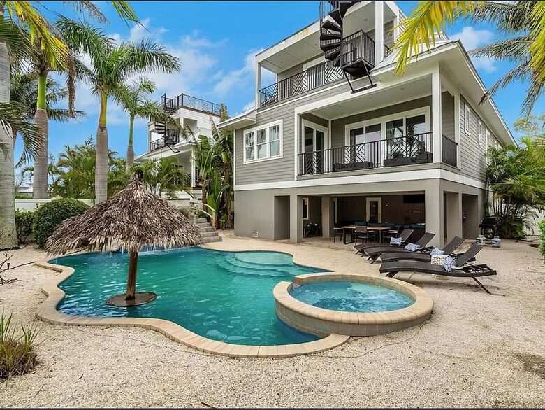 Holmes Beach Haven | Resort-Style Pool and Spa - Holmes Beach, Florida