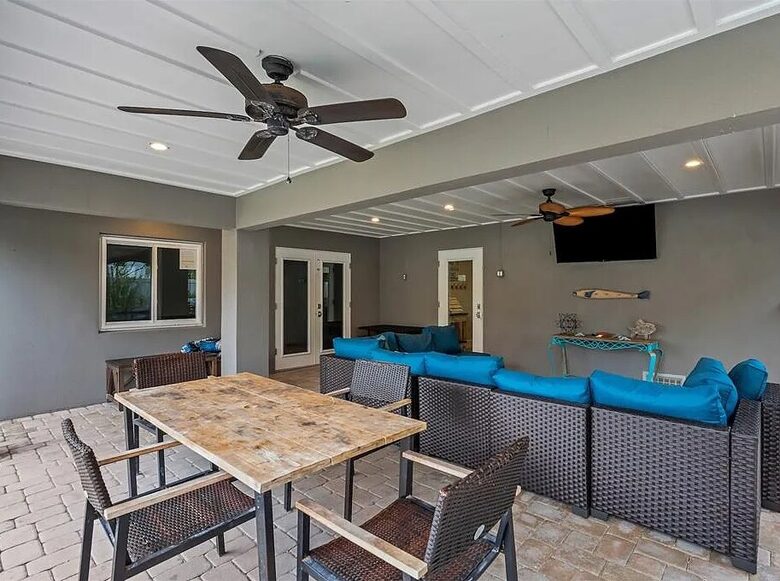 Holmes Beach Haven | Resort-Style Pool and Spa - Holmes Beach, Florida