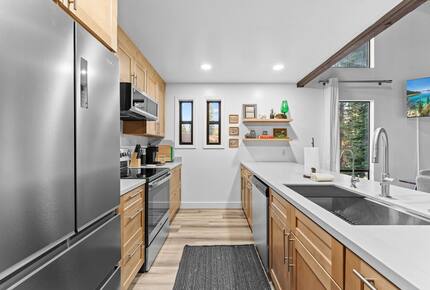 Kings Beach Retreat with Seasonal Pool and Forest Setting - Kings Beach, California