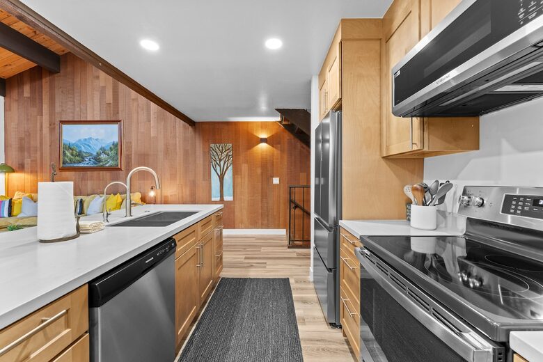 Kings Beach Retreat with Seasonal Pool and Forest Setting - Kings Beach, California