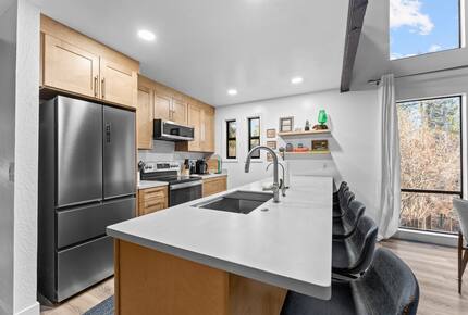 Kings Beach Retreat with Seasonal Pool and Forest Setting - Kings Beach, California