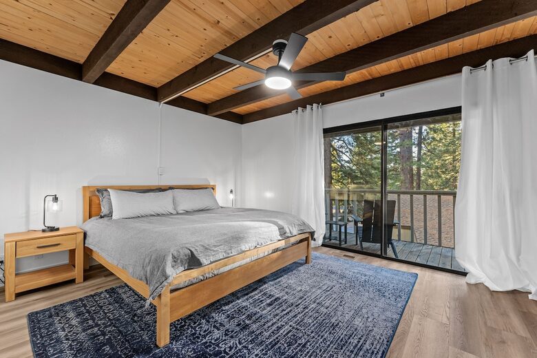 Kings Beach Retreat with Seasonal Pool and Forest Setting - Kings Beach, California