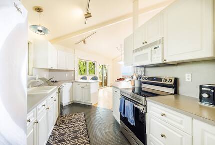 Secluded Long Island Sound Estate with Private Beach Path - Riverhead, New York
