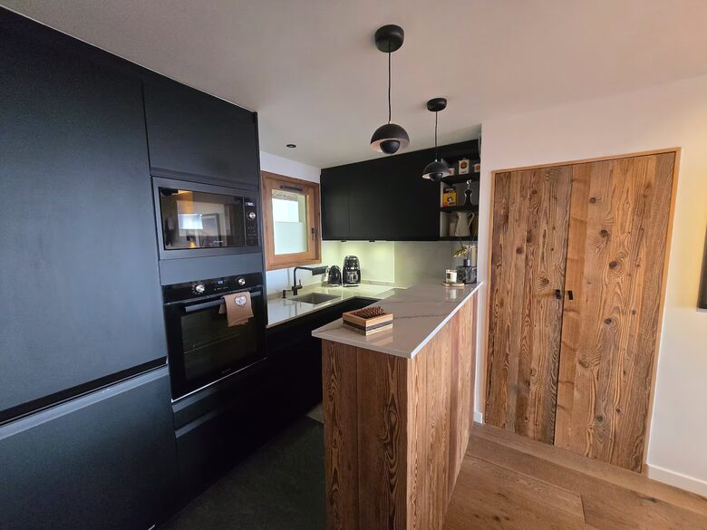 Sunlit Mountain Apartment in the French Alps - Avoriaz, Morzine, France