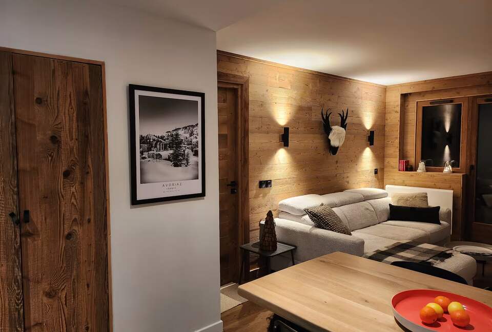Sunlit Mountain Apartment in the French Alps - Avoriaz, Morzine, France