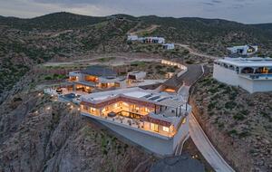 Casa Mantarraya | Modern Off-Grid Sanctuary Above the Sea of Cortez - Puerto Mexia, Mexico