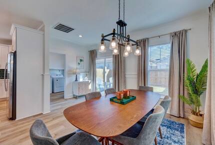 Modern Wilmington Retreat in the Brooklyn Arts District - Wilmington, North Carolina