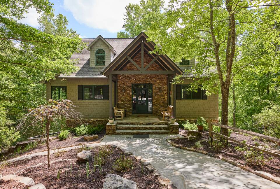 North Georgia Mountain Retreat with Private Chattahoochee River Deck - Clarkesville, Georgia