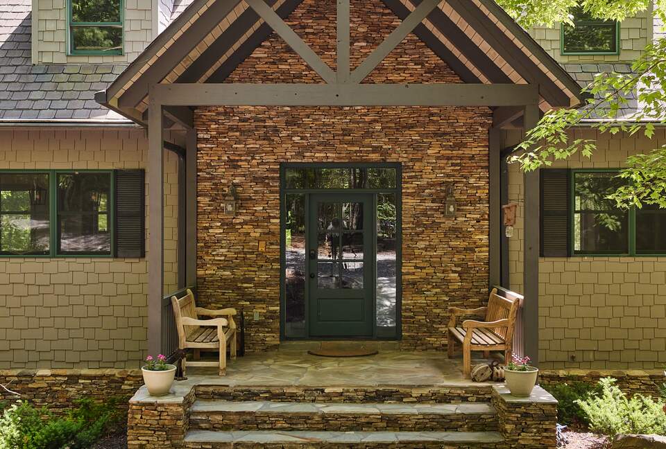 North Georgia Mountain Retreat with Private Chattahoochee River Deck - Clarkesville, Georgia