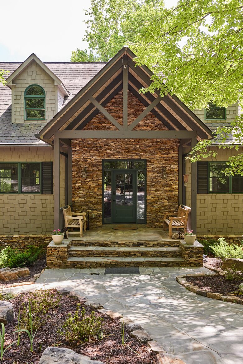 North Georgia Mountain Retreat with Private Chattahoochee River Deck - Clarkesville, Georgia