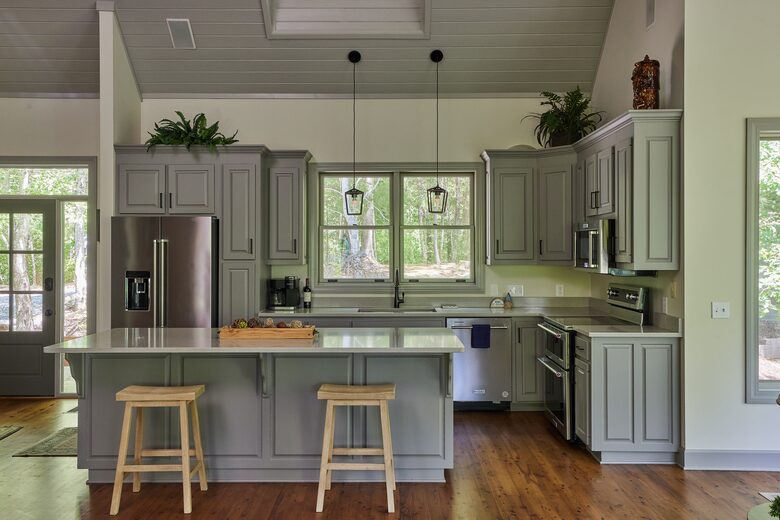 North Georgia Mountain Retreat with Private Chattahoochee River Deck - Clarkesville, Georgia