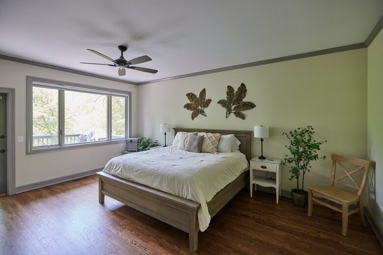 North Georgia Mountain Retreat with Private Chattahoochee River Deck - Clarkesville, Georgia