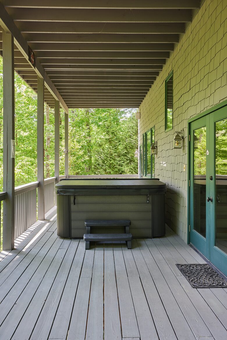 North Georgia Mountain Retreat with Private Chattahoochee River Deck - Clarkesville, Georgia