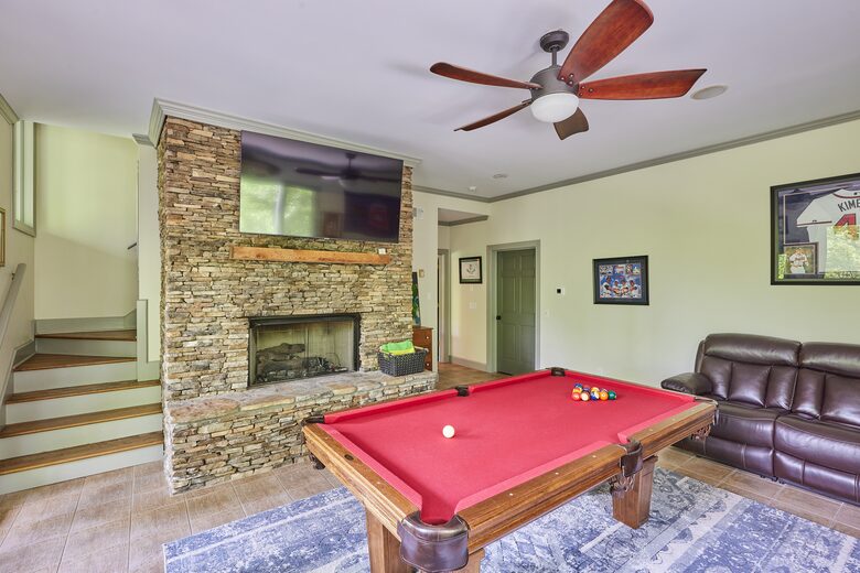 North Georgia Mountain Retreat with Private Chattahoochee River Deck - Clarkesville, Georgia