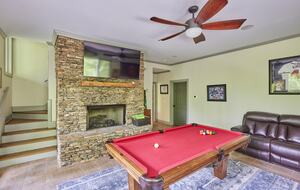 North Georgia Mountain Retreat with Private Chattahoochee River Deck - Clarkesville, Georgia