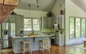 North Georgia Mountain Retreat with Private Chattahoochee River Deck - Clarkesville, Georgia