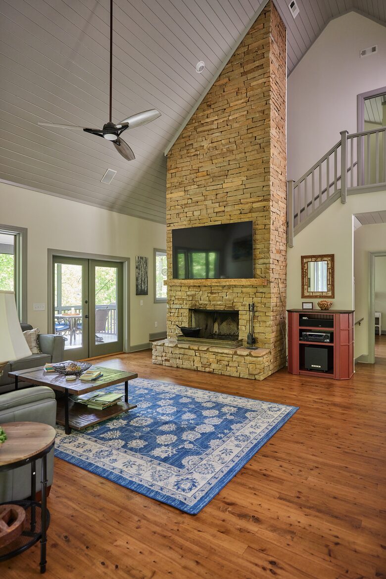 North Georgia Mountain Retreat with Private Chattahoochee River Deck - Clarkesville, Georgia
