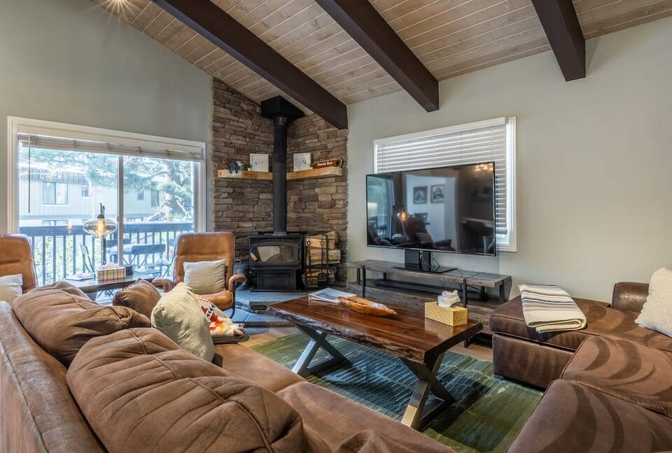 Mammoth Lakes Mountain Condo with Shuttle Access and Spa - Mammoth Lakes, California
