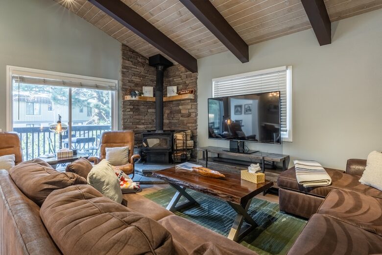 Mammoth Lakes Mountain Condo with Shuttle Access and Spa - Mammoth Lakes, California