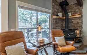 Mammoth Lakes Mountain Condo with Shuttle Access and Spa - Mammoth Lakes, California