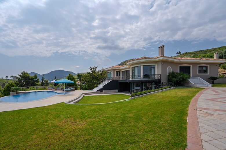 Garden and Pool Villa in East Attica - Agii Apostoli, Greece