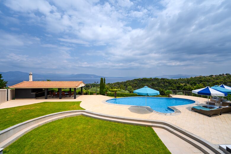 Garden and Pool Villa in East Attica - Agii Apostoli, Greece
