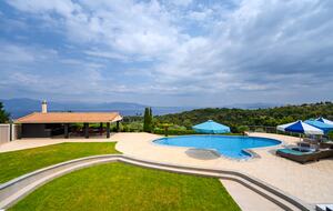 Garden and Pool Villa in East Attica - Agii Apostoli, Greece