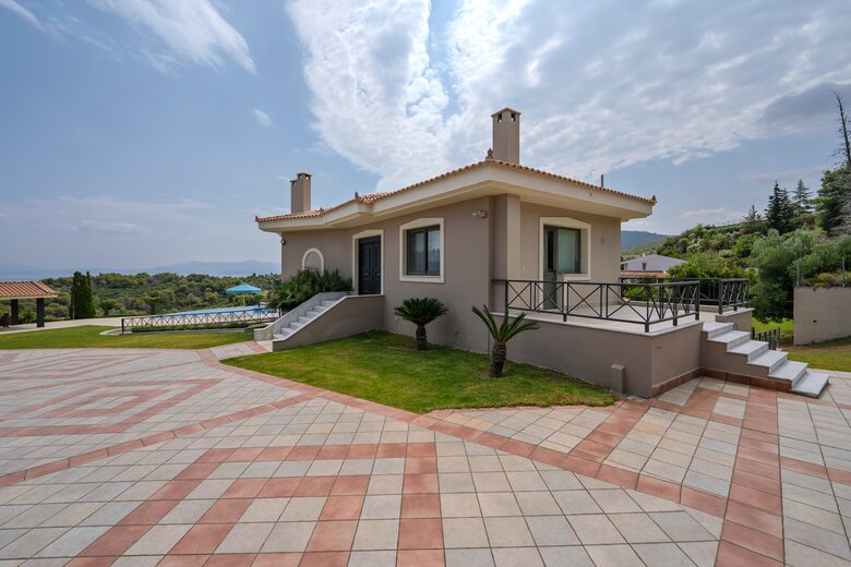 Garden and Pool Villa in East Attica - Agii Apostoli, Greece