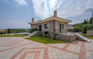 Villa con giardino e piscina nell'Attica orientale - Agii Apostoli, Grecia
