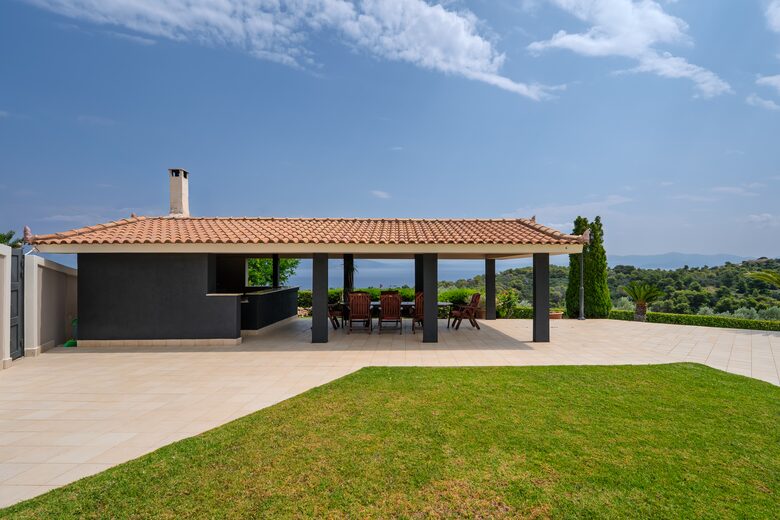 Garden and Pool Villa in East Attica - Agii Apostoli, Greece