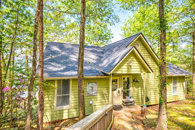 Waterfront Getaway with Private Dock on Lake Martin - Dadeville, Alabama