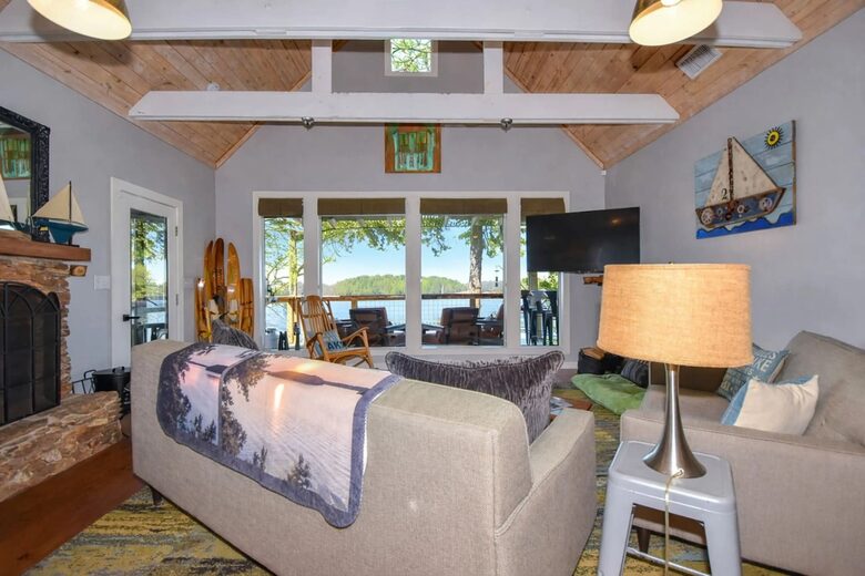 Waterfront Getaway with Private Dock on Lake Martin - Dadeville, Alabama