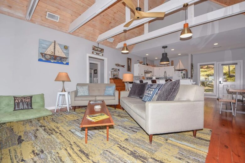 Waterfront Getaway with Private Dock on Lake Martin - Dadeville, Alabama