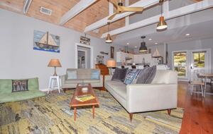 Waterfront Getaway with Private Dock on Lake Martin - Dadeville, Alabama