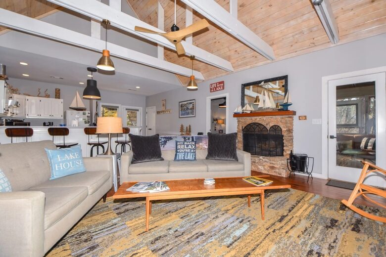 Waterfront Getaway with Private Dock on Lake Martin - Dadeville, Alabama