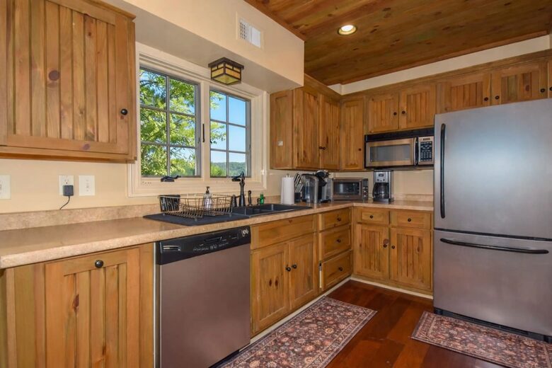 Waterfront Getaway with Private Dock on Lake Martin - Dadeville, Alabama