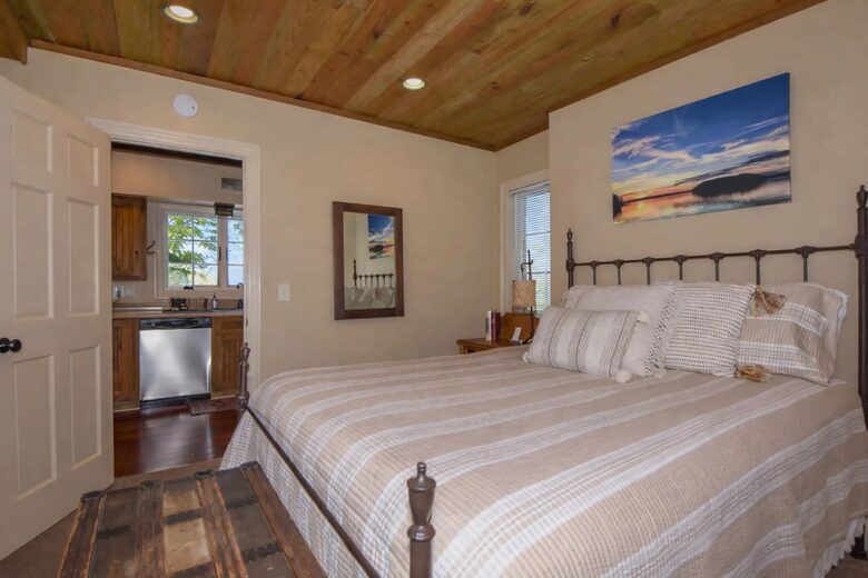 Waterfront Getaway with Private Dock on Lake Martin - Dadeville, Alabama