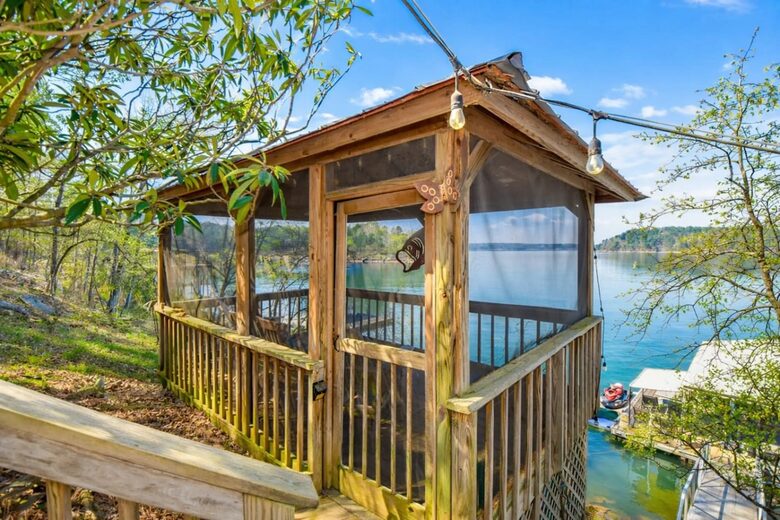 Waterfront Getaway with Private Dock on Lake Martin - Dadeville, Alabama