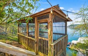Waterfront Getaway with Private Dock on Lake Martin - Dadeville, Alabama