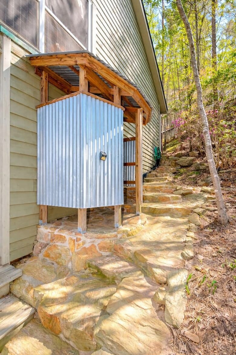 Waterfront Getaway with Private Dock on Lake Martin - Dadeville, Alabama