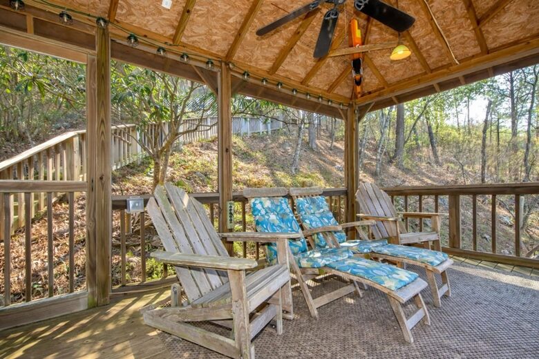 Waterfront Getaway with Private Dock on Lake Martin - Dadeville, Alabama