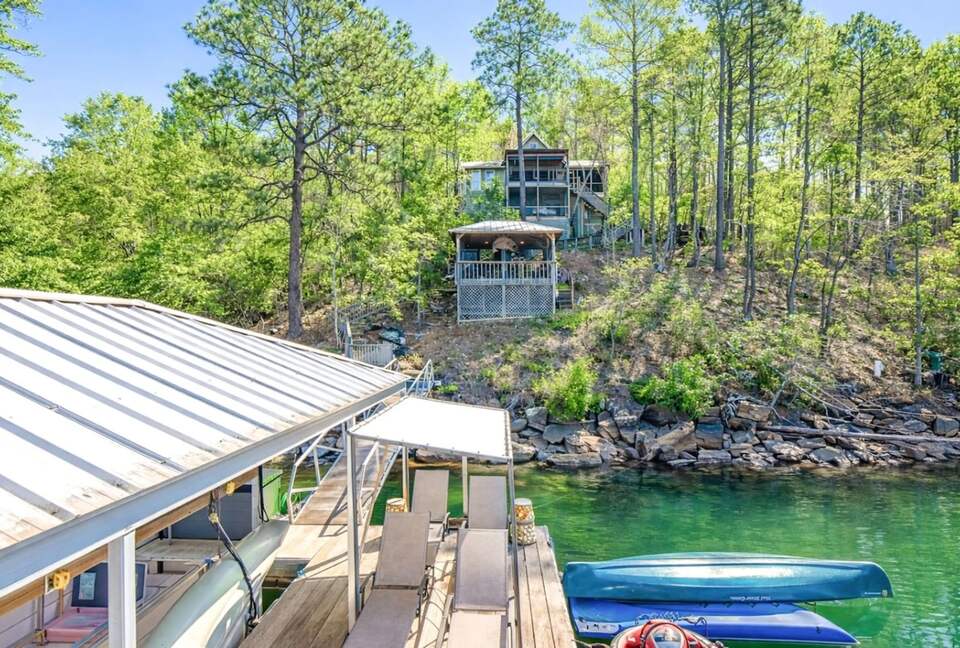 Waterfront Getaway with Private Dock on Lake Martin - Dadeville, Alabama