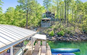 Waterfront Getaway with Private Dock on Lake Martin - Dadeville, Alabama