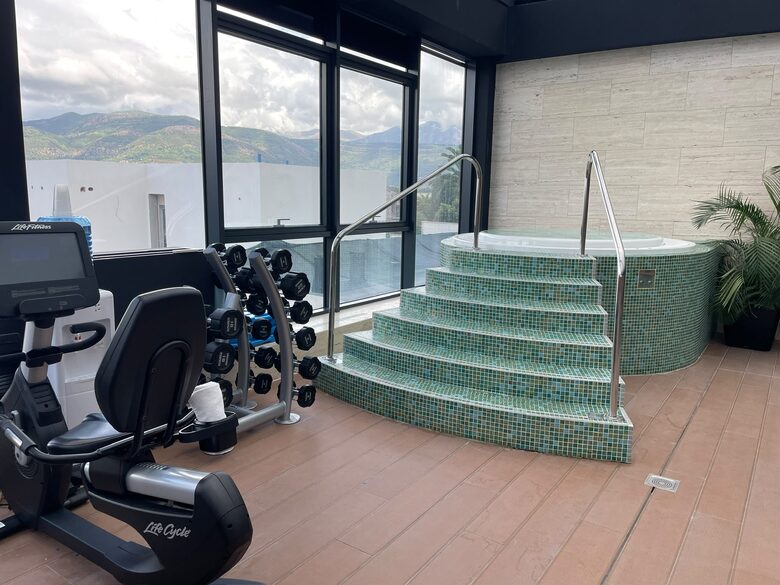 Cube A2: Montenegro Coastline + Monte Palm Beach Spa Access - Krašići, Montenegro